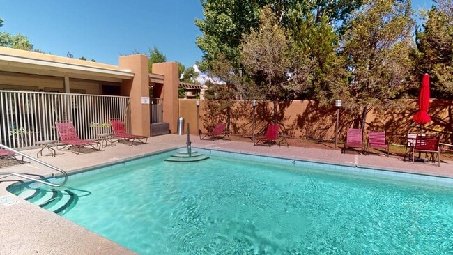 Building Photo - Light-Filled Upstairs Condo in a Prime Location