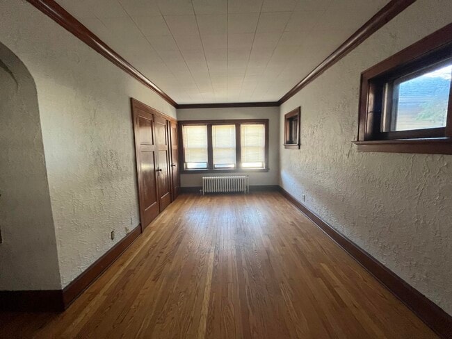 Building Photo - 5219 S Lake Dr