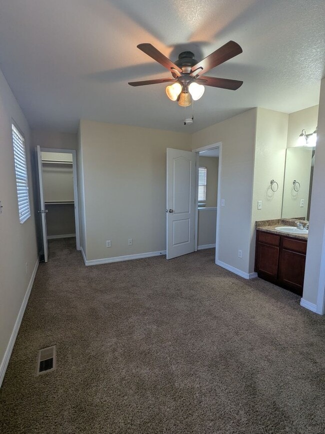 Building Photo - Beautiful 2 Story Townhome with 3 Car Garage!