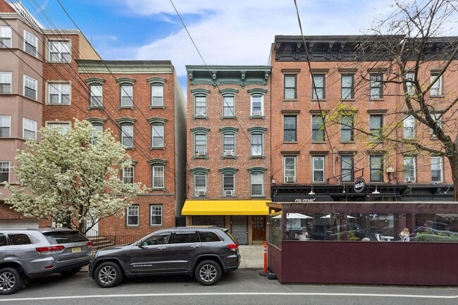 Building Photo - 228 Willow Ave