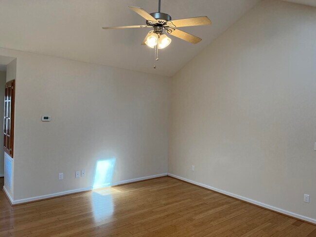 Building Photo - 250 Windwood Dr