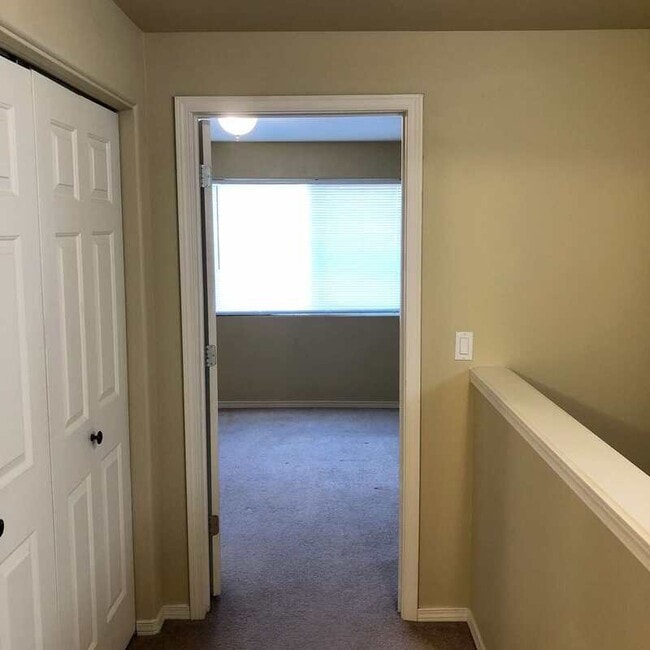 Building Photo - 1973 SW Canyon Dr