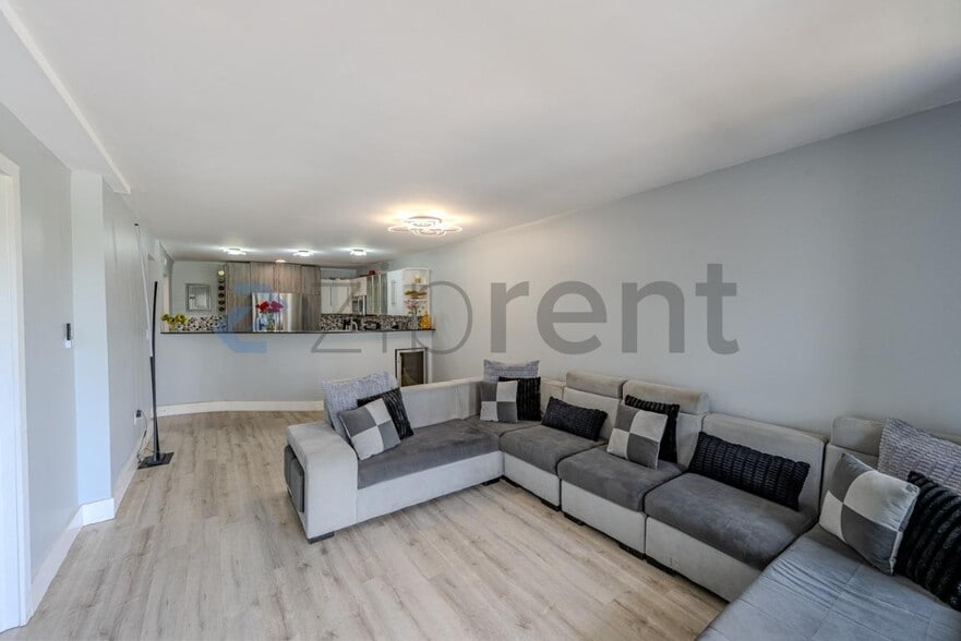 Building Photo - Unit 505