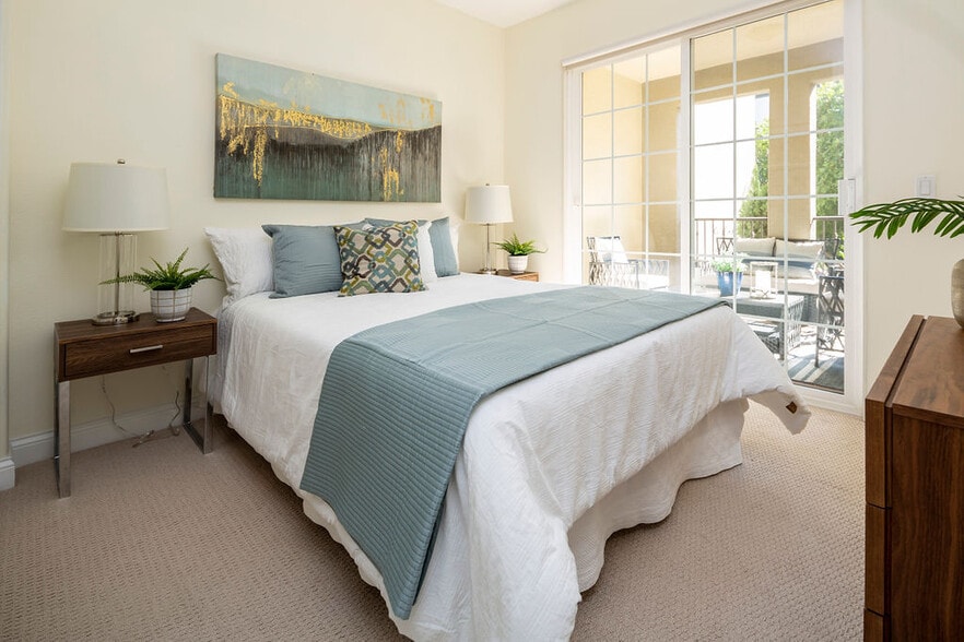 Building Photo - 12975 Agustin Pl