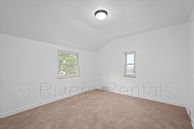 Building Photo - 1419 Dagmar Ave