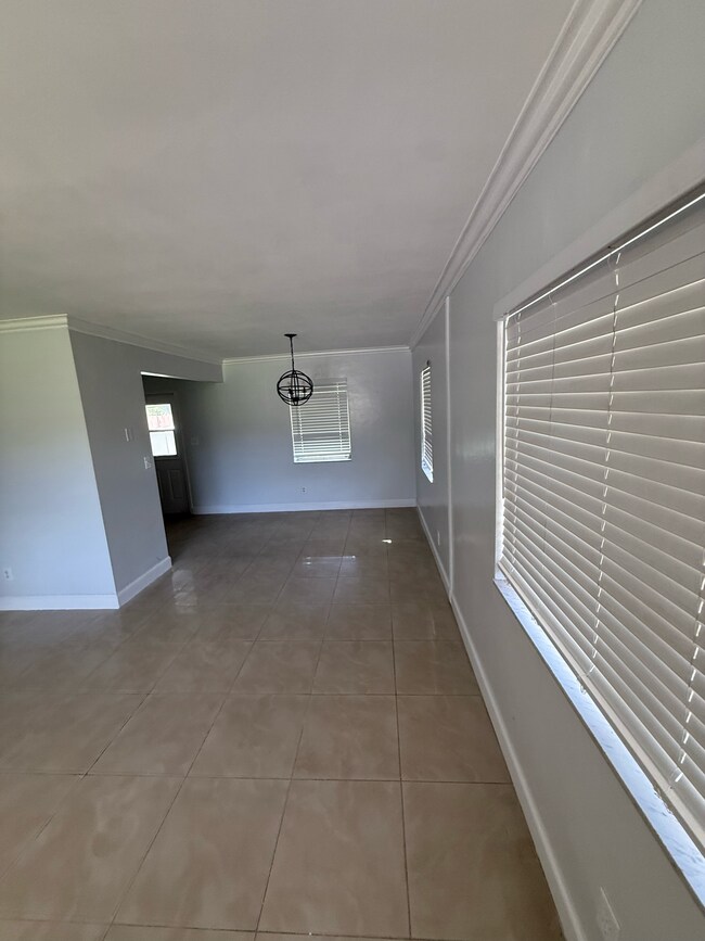 Building Photo - 2247 Taylor St