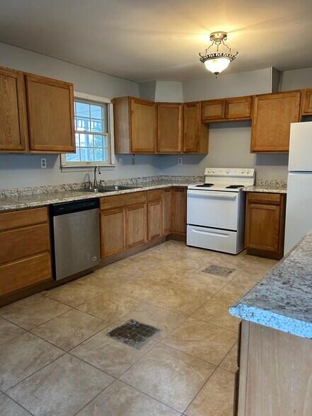 Building Photo - 201 Lock St