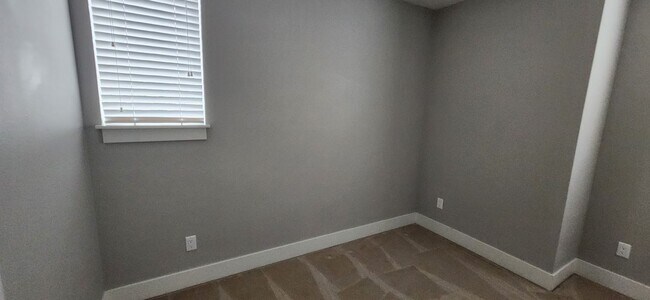 Building Photo - 4417 N Gantenbein Ave