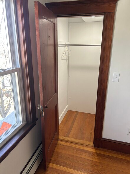 Building Photo - 91 Dustin St