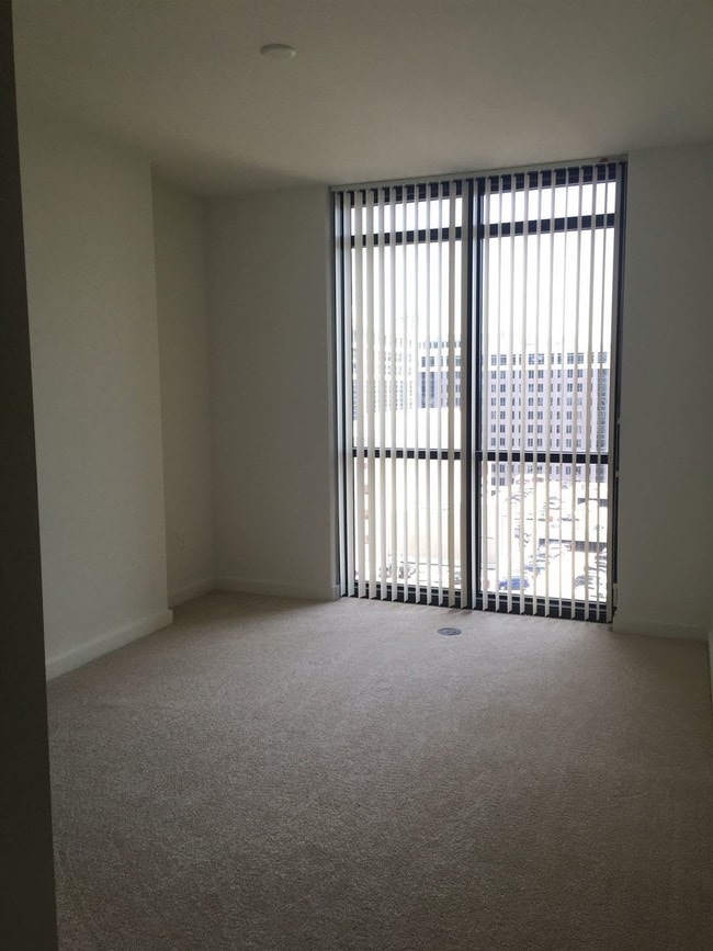 Building Photo - 17 W Church St