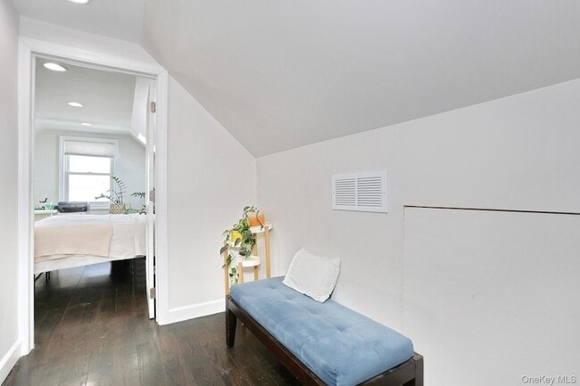 Building Photo - 42 E Main St