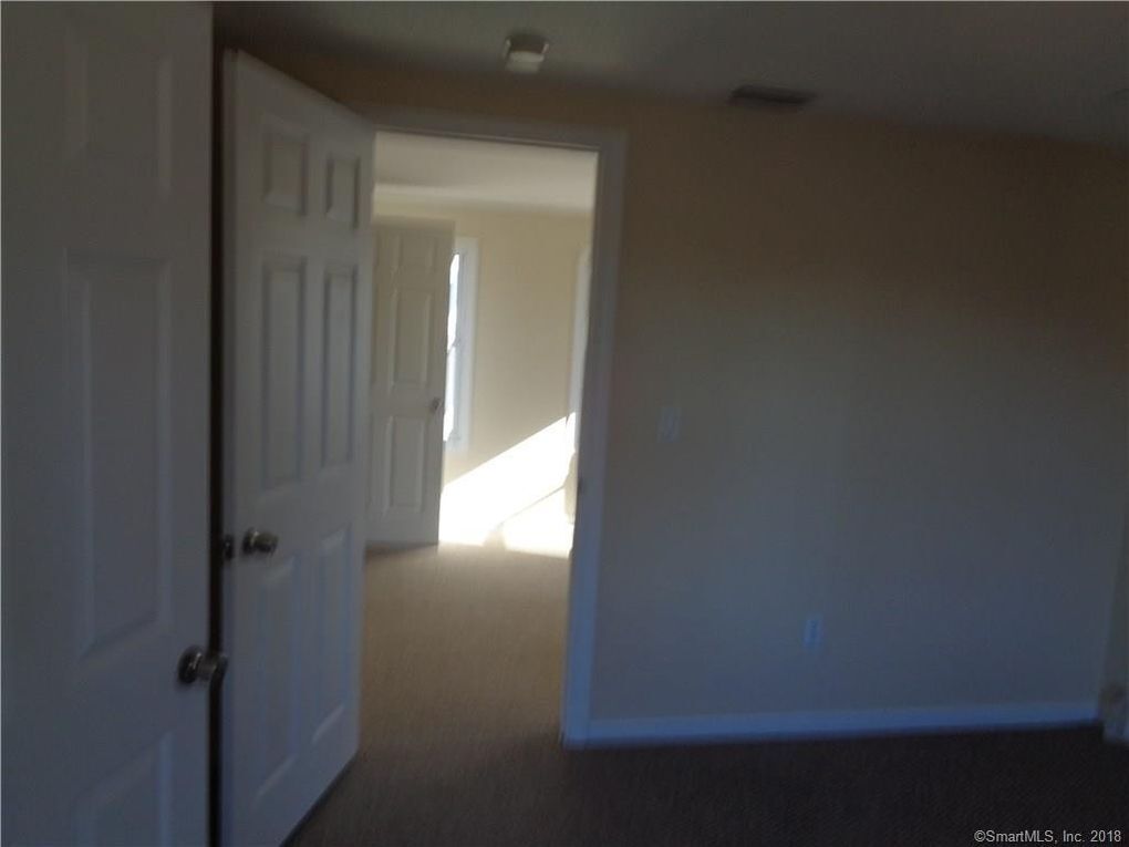 Building Photo - 454 Middle Tpke E