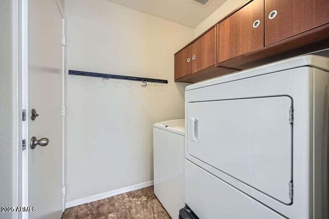 Building Photo - 15436 W Port Royale Ln