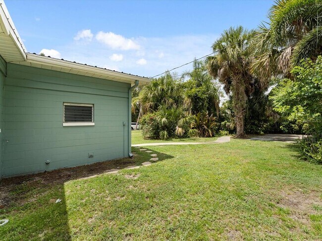 Building Photo - 600 Lakeshore Blvd