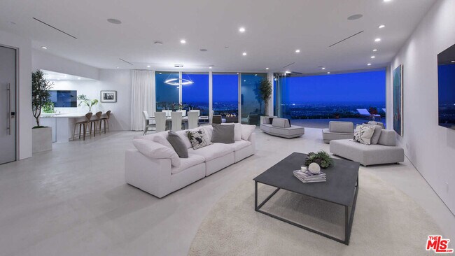 Building Photo - 1542 Blue Jay Way