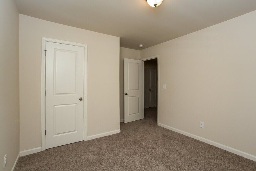 Building Photo - 3103 Avondale Dr SE