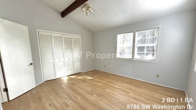 Building Photo - Bright 2 BD | 1 BA Home - A Hidden Gem in Garden Home!