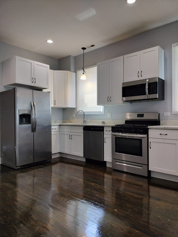 Building Photo - 1529 S Central Park Ave