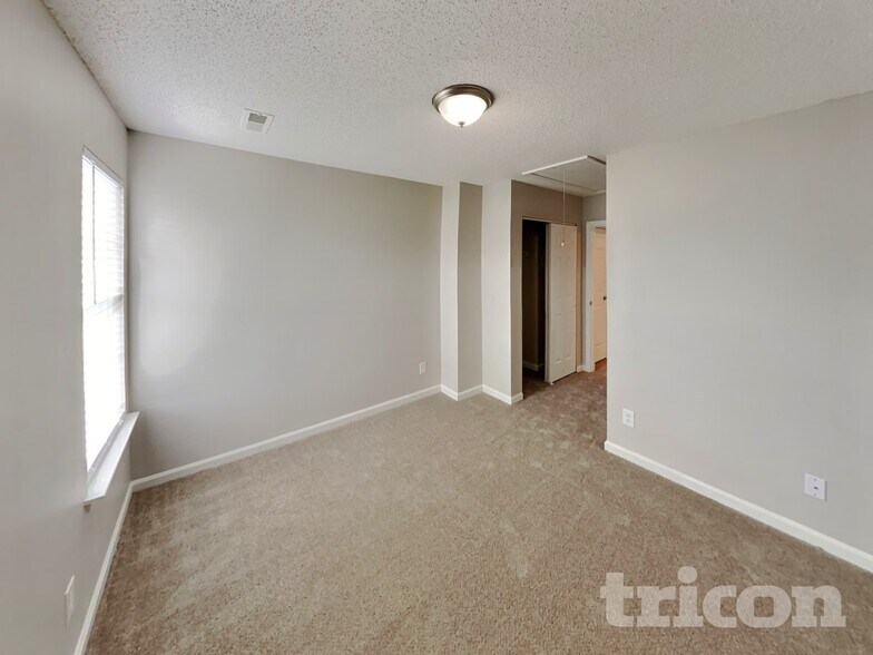 Building Photo - 1017 Highstone Dr