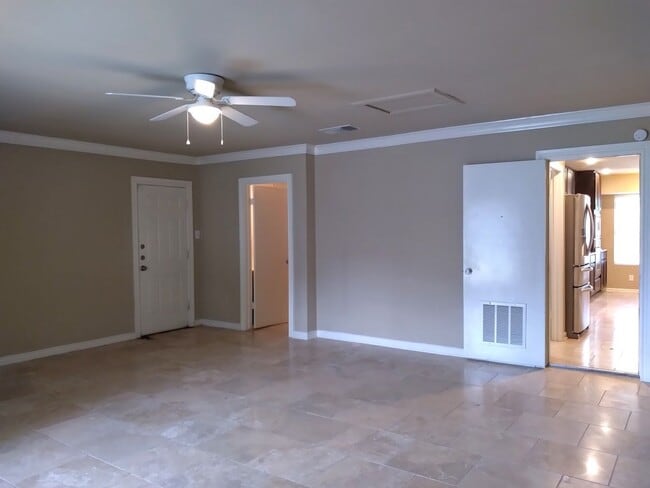 Building Photo - *COMING SOON* *MOVE IN SPECIAL* Exquisite Estate Living in Prestigious Hollywood Park With Outdoo...