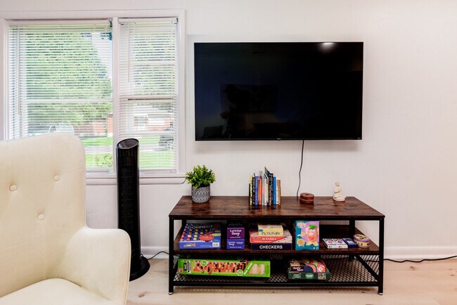 Building Photo - 4421 Picajune Ave