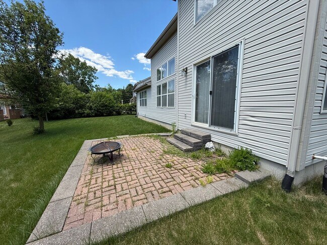 Building Photo - Large 2 Story home with 3 Bedrooms, 2.5 baths, hardwood floors, office and finished basement