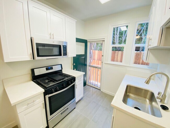 Interior Photo - 1002-1012 1/2 N. Sweetzer Ave.