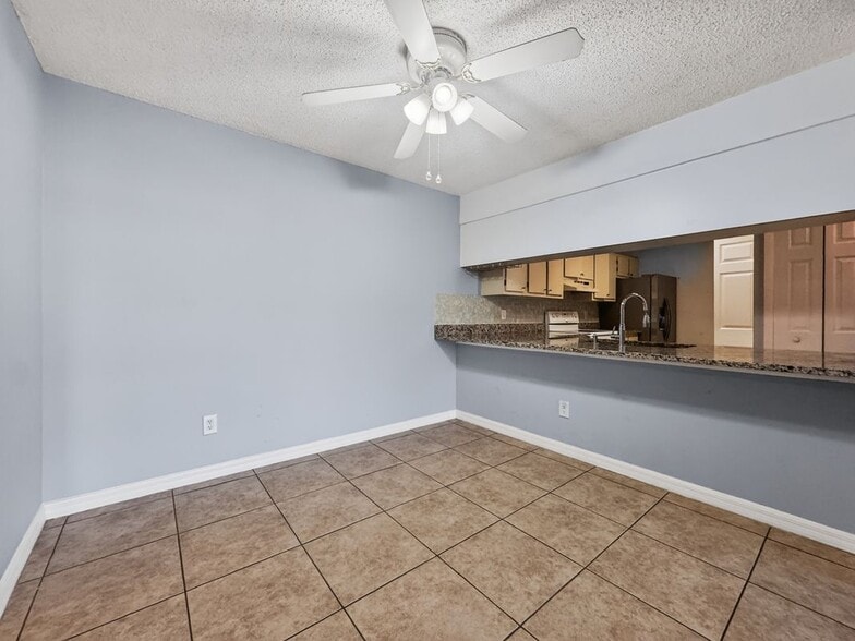 Building Photo - 602 Kenwick Cir