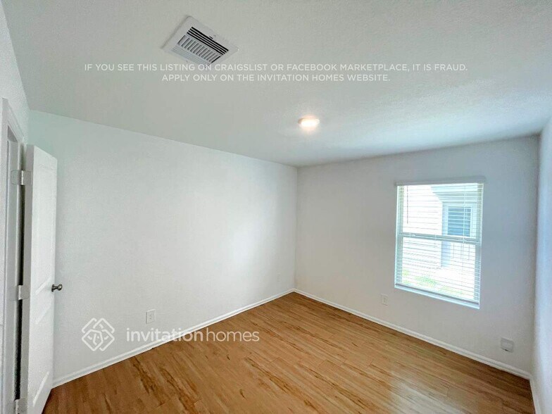 Building Photo - 18739 Mercer Fls Dr