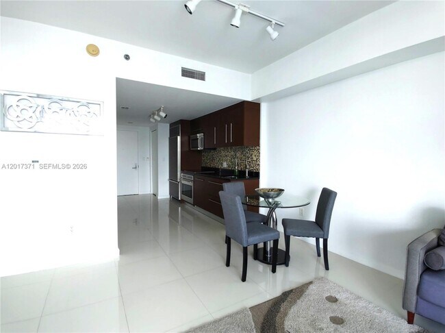 Building Photo - 465 Brickell Ave