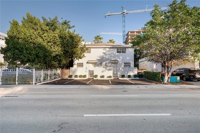 Building Photo - 9167 Harding Ave