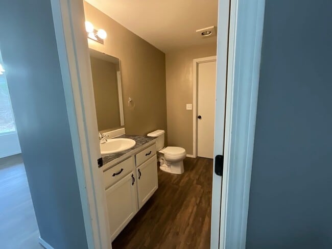 Building Photo - 5 Bedroom Home on 5 Acres!