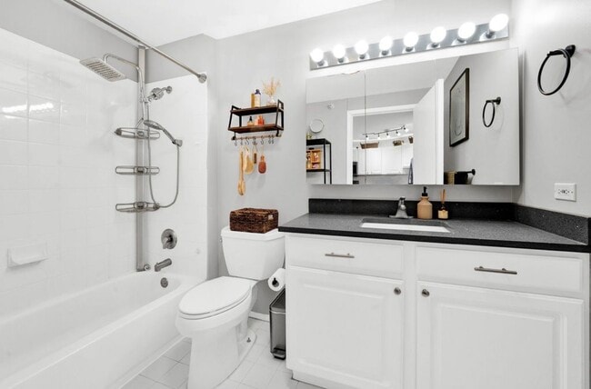 Building Photo - 545 N Dearborn St