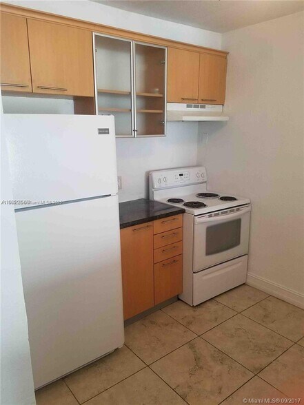 Building Photo - 677 NE 24th St