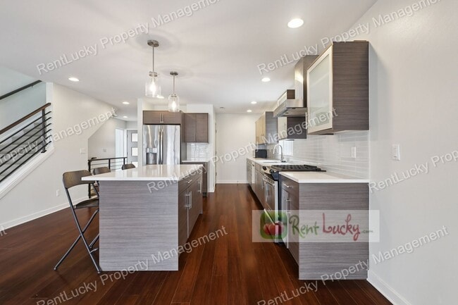 Building Photo - Immaculate and LARGE 4-Bedroom Home in Unb...