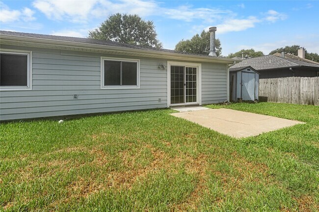Building Photo - 1735 Oak Ridge Dr