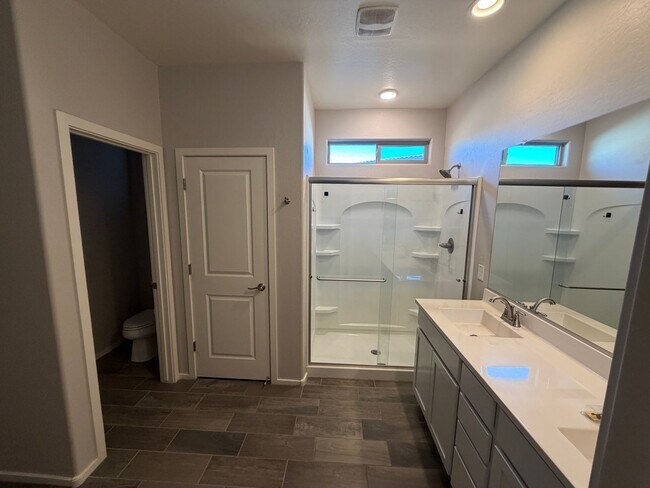 Building Photo - Three Bedroom Two Bath Home with A Den