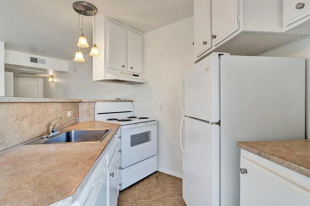 Building Photo - 5300 E Waverly Dr