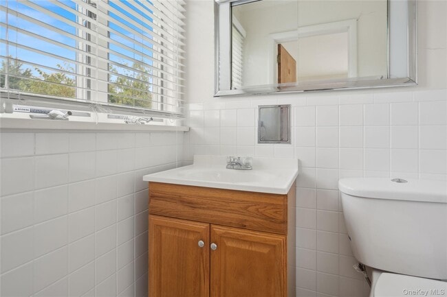 Building Photo - 33 Beach Rd