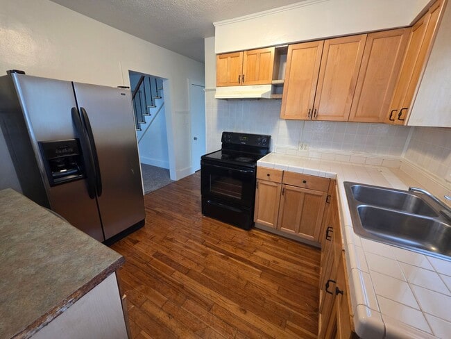 Building Photo - 216 S Mason St