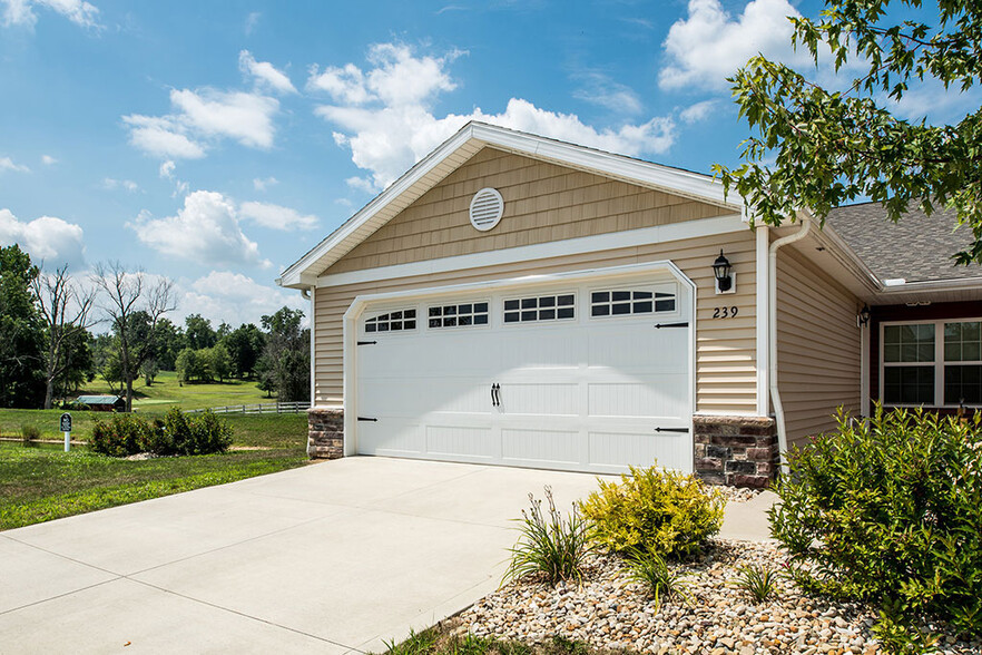 Apartments with Two-Car Attached Garages - Redwood Mauldin