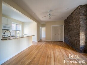 Building Photo - 1 bedroom in CHICAGO IL 60613