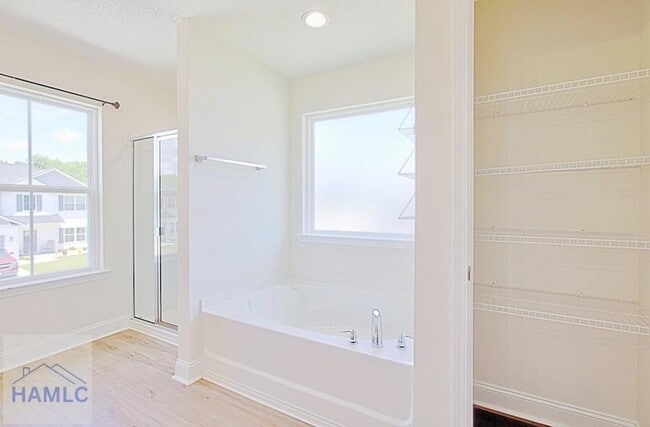Building Photo - 991 Meloney Dr