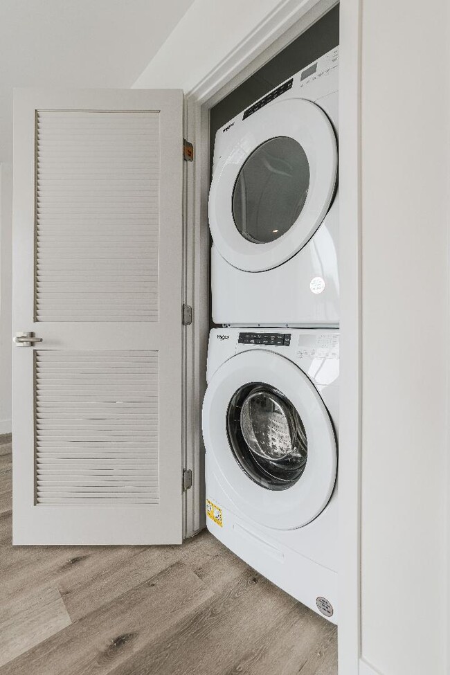 Building Photo - 3308 Mentone Ave