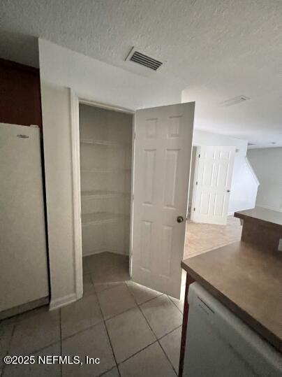 Building Photo - 302 Cherry Way