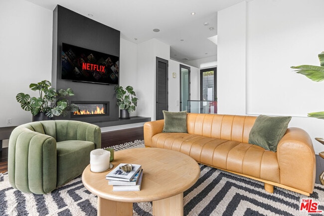 Building Photo - 2300 Ronda Vista Dr