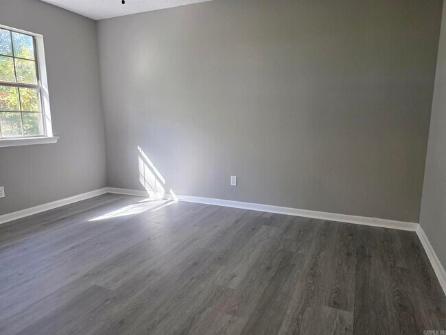 Building Photo - 216 Windhill Dr