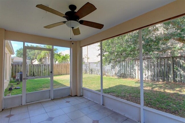Building Photo - 2477 Deercroft Dr