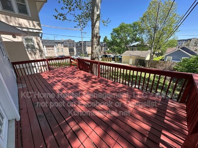 Building Photo - 5105 Walnut St