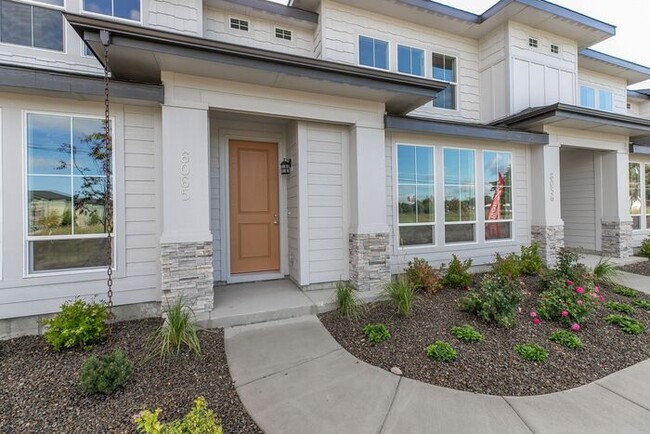 Building Photo - Roe Street Townhomes